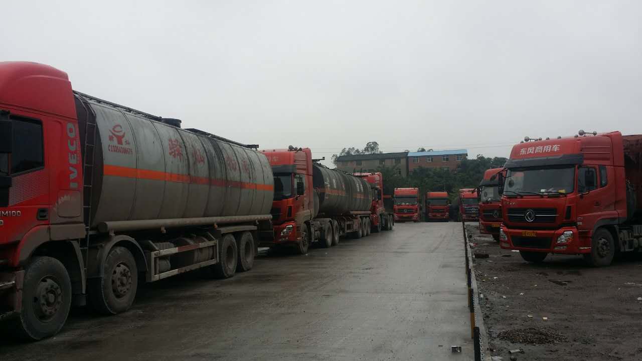 車輛排隊等候中 車輛排隊等候中