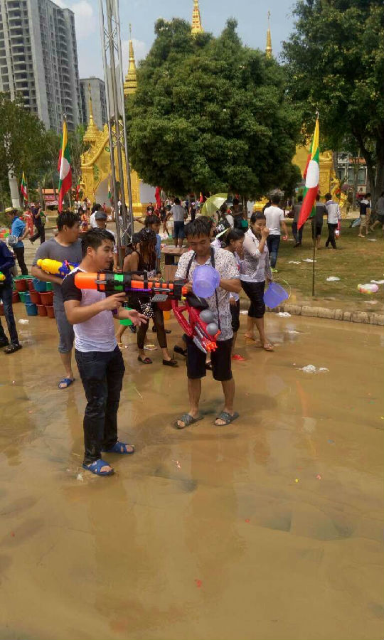 傣族潑水節(jié)1.jpg
